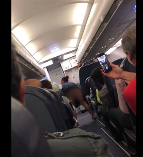 plane twerking|Allegedly drunk woman twerks, flashes fellow passengers on。